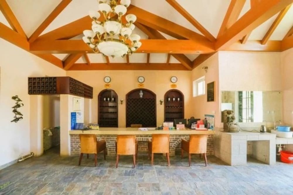 Lobby & Reception