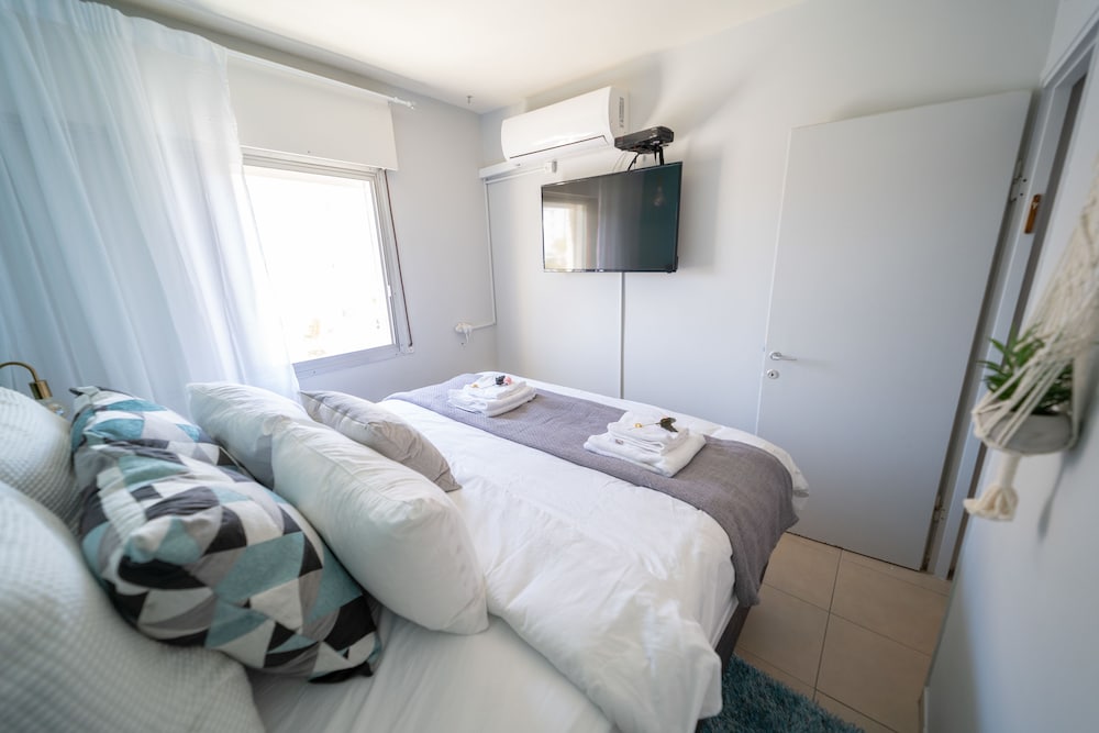 YalaRent Argaman 2BR & Balcony APT - Families only view 4