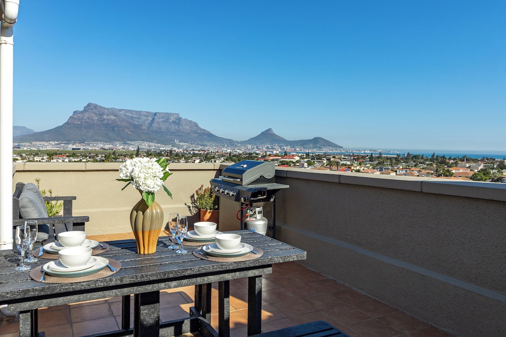 2 Bedroom, Mountain View Penthouse, Century City