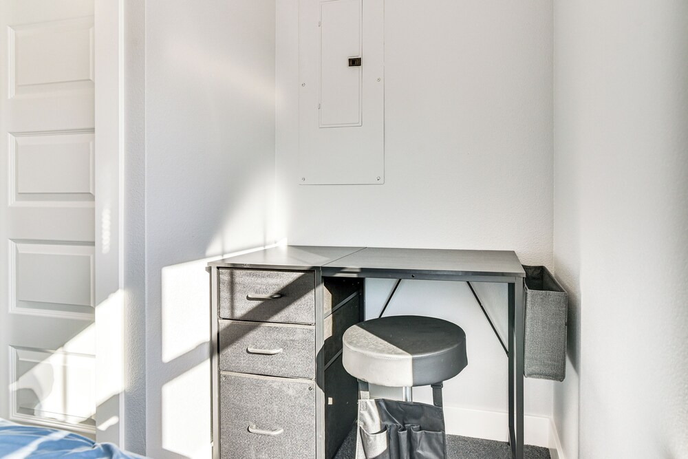 8 Mi to Dtwn Pdx: Unique Pet-friendly Home!