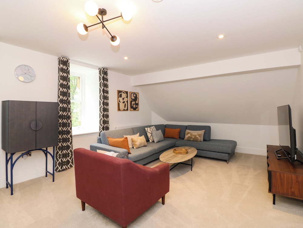 The Arthur Suite Stone Cross Mansion