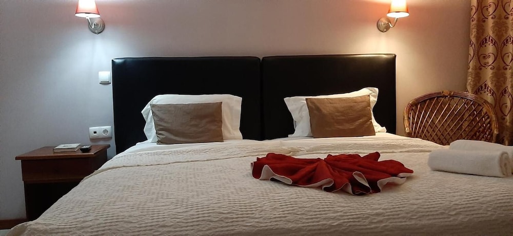Room in Guest Room - Deluxe Double Room With Balcony in Vila do Maio