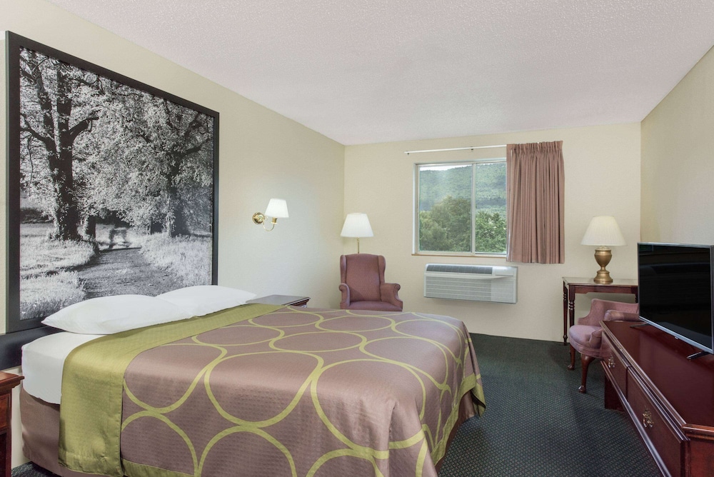 Super 8 by Wyndham Burnham/Lewistown view 5