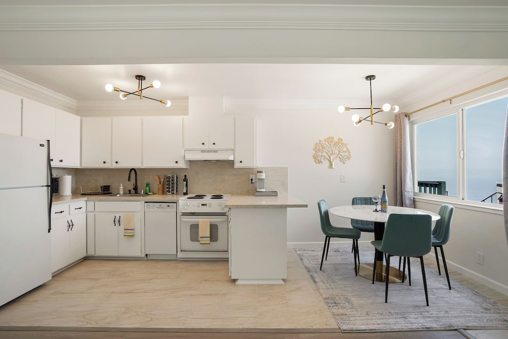 Delightful 2BR Mountain OceanSunset View