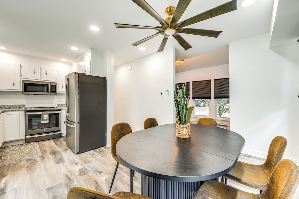 Game Room + Yard: Updated House in Chester!