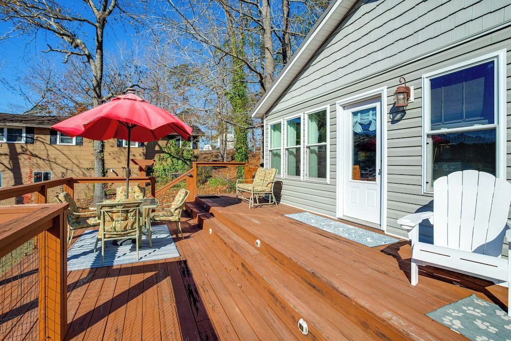 Lake Murray Retreat w/ Fishing Dock, Near Marinas!