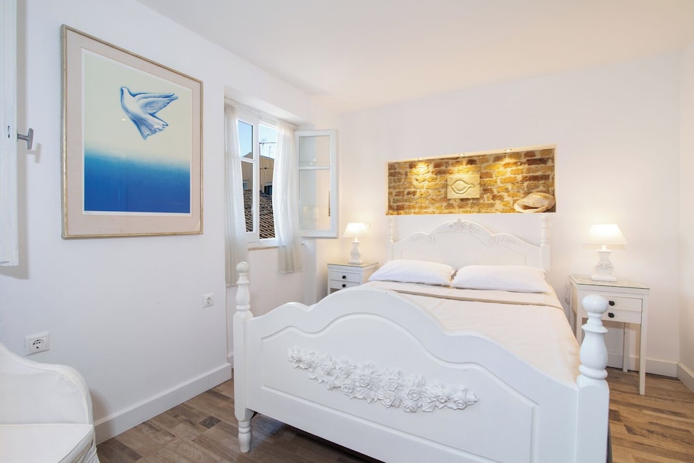 Korifo Old Town by Corfu Escapes