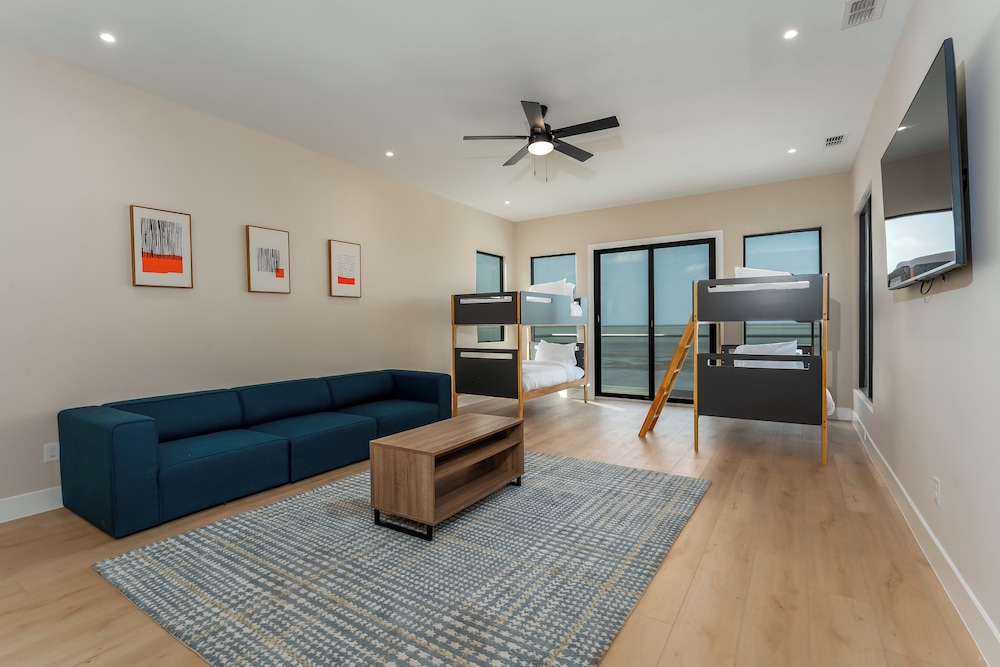 Spacious Bay