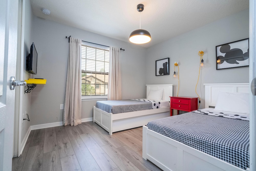 8822 GC - Fabulous 5BR Townhome: Pet Friendly