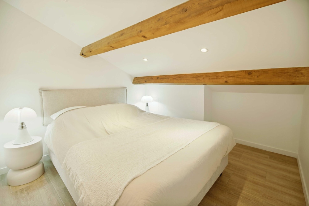 Bright Apartment - AC- 2P - Center of St Tropez