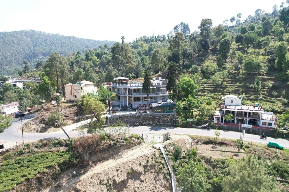 Hotel Valna Estate Mountain View Kausani By HRG