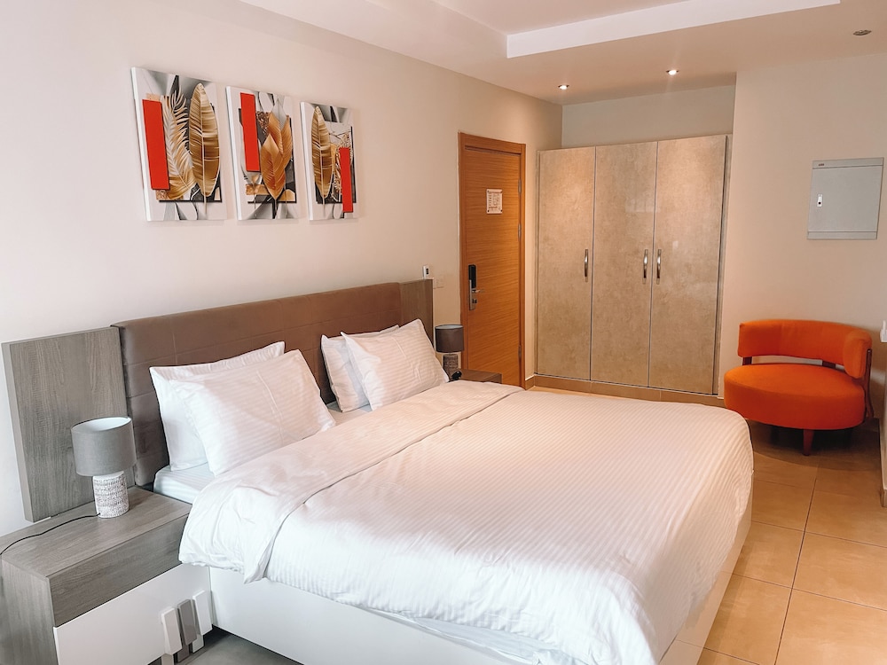 Sky Suites Airport