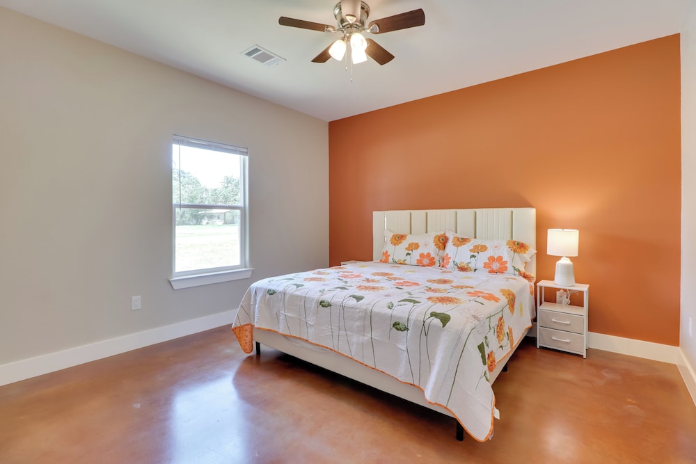 1 Mi to Lake Lbj: Peaceful Home w/ Patio & Yard!