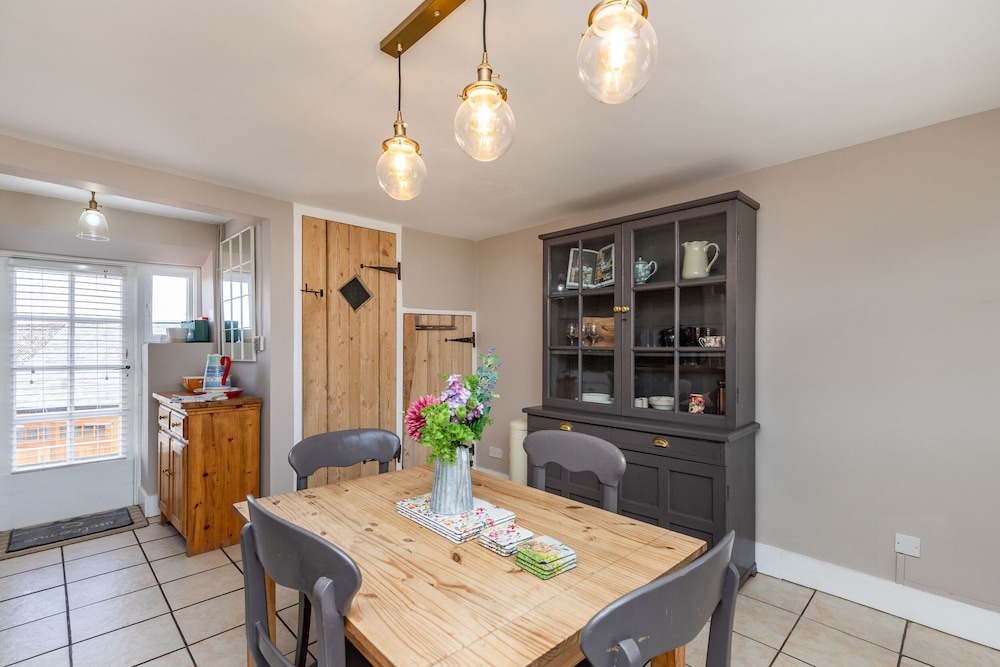 4 Canalside Cottages