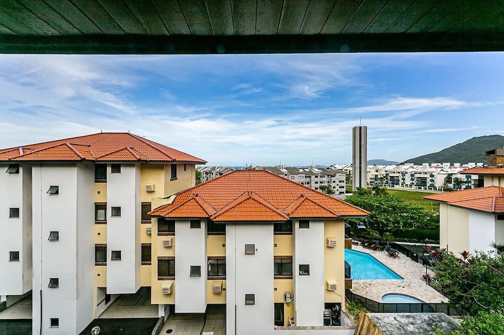 Apt w Balcony and Barbecue 260m Praia Brava Coi302