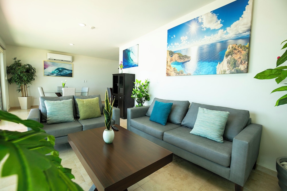 Elegant Condo at Playa Brujas
