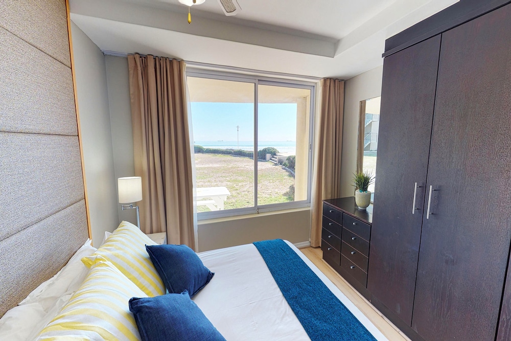 Luxury on the Beach, Lagoon Beach