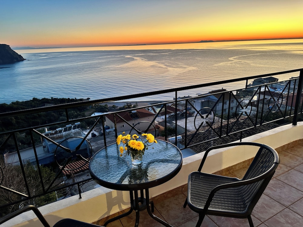 Roomers Himara