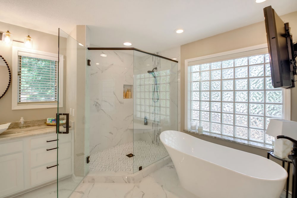 Golf Course View: Elegant Hot Springs Village Home