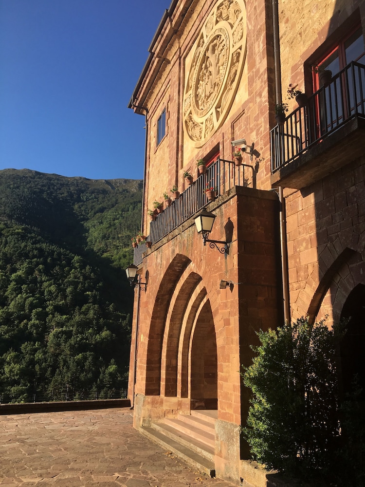 Hostal Monasterio de Valvanera