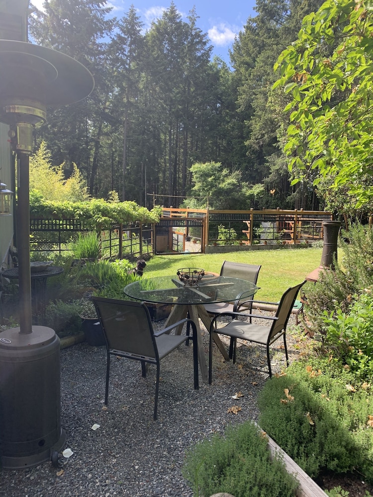 Salt Spring Carriage House B&B
