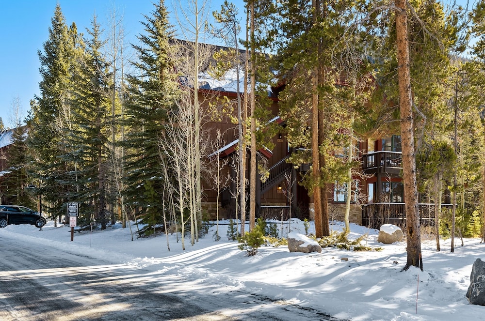 8758 Trappers Crossing 2 Bedroom Condo by RedAwning view 3