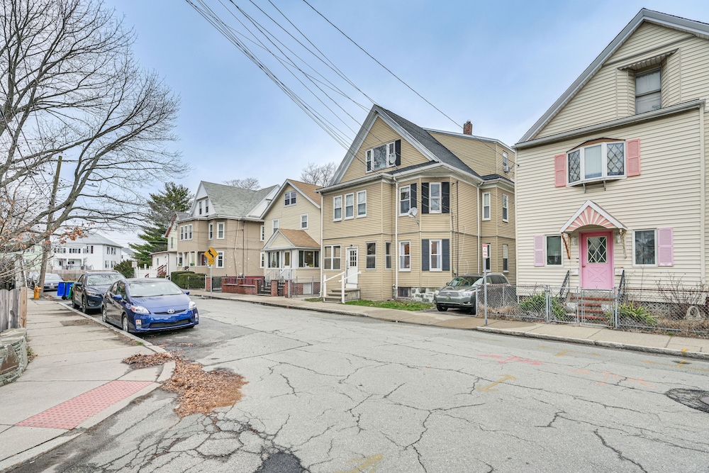 Medford Apartment Rental, 5 Mi to Downtown Boston
