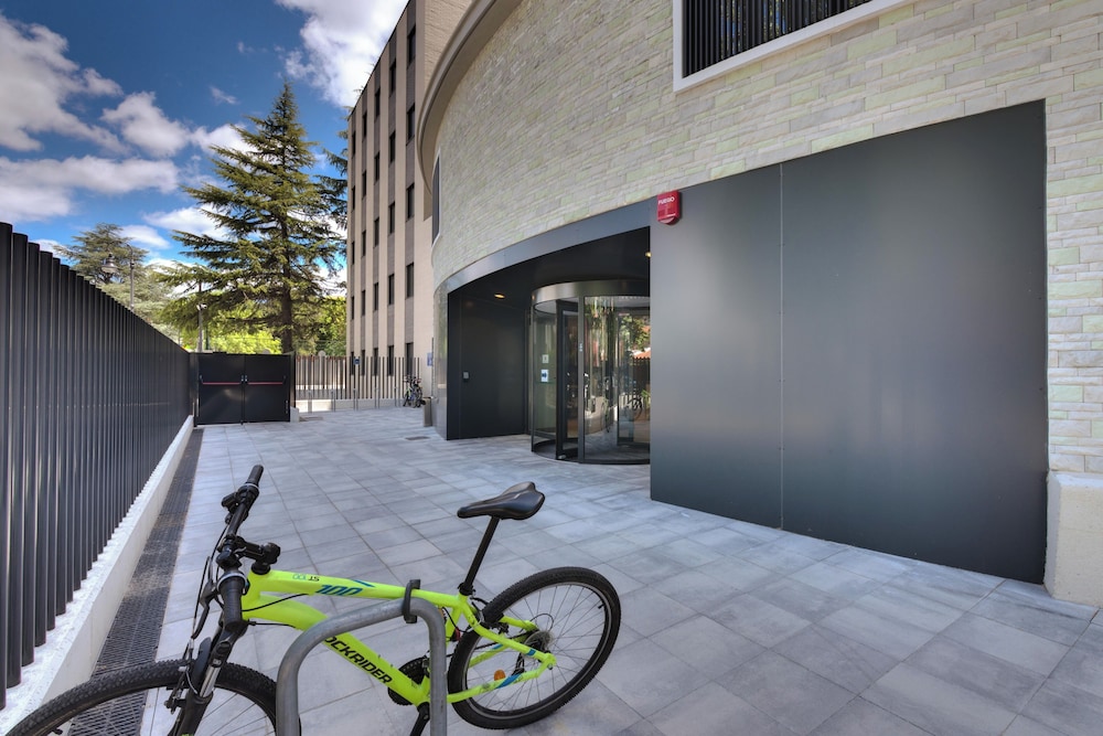 Livensa Living Pamplona Albergue Juvenil