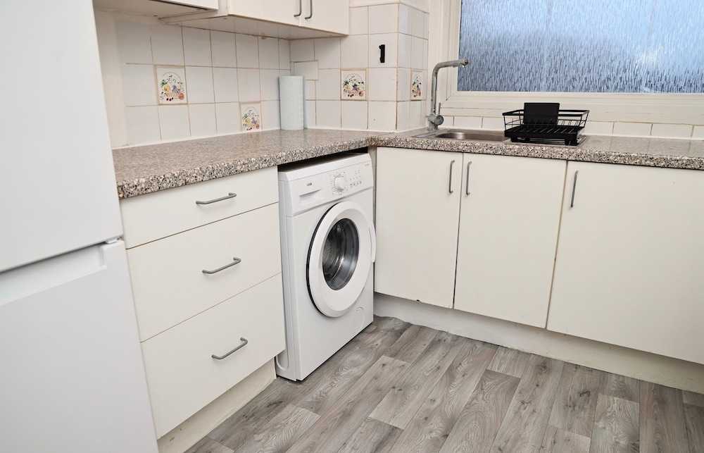 Kingston Duplex Apt Balcony, Parking & Wi-fi