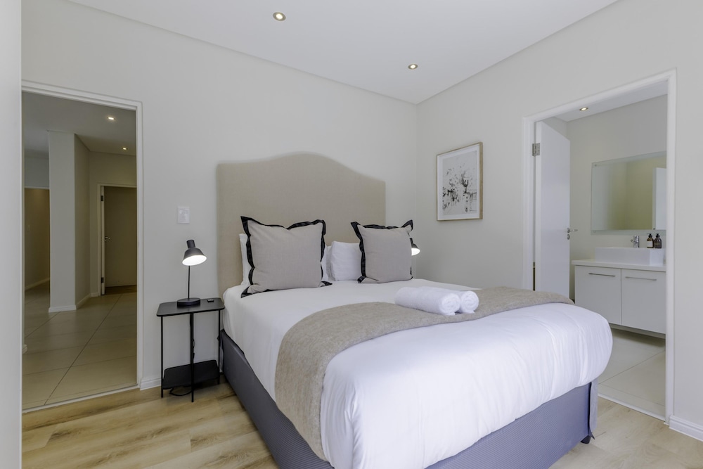 Newly Renovated 3 bed Apartment With Splashpool - 2283