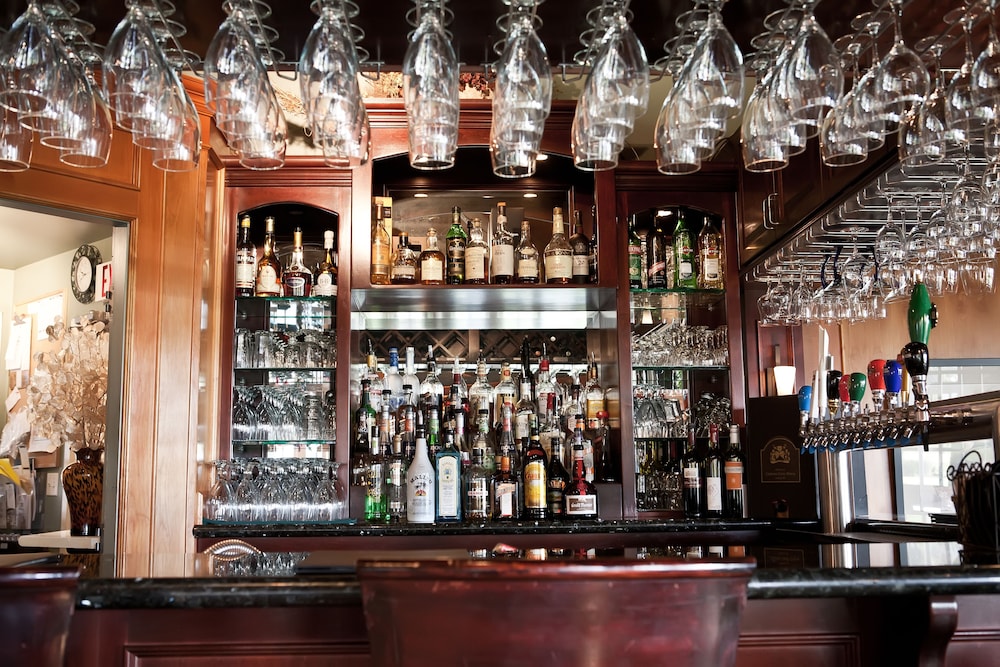 Rowena's Inn On The River