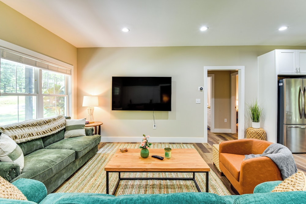 1 Mi to Lake Hartwell: Updated Retreat w/ Patio!