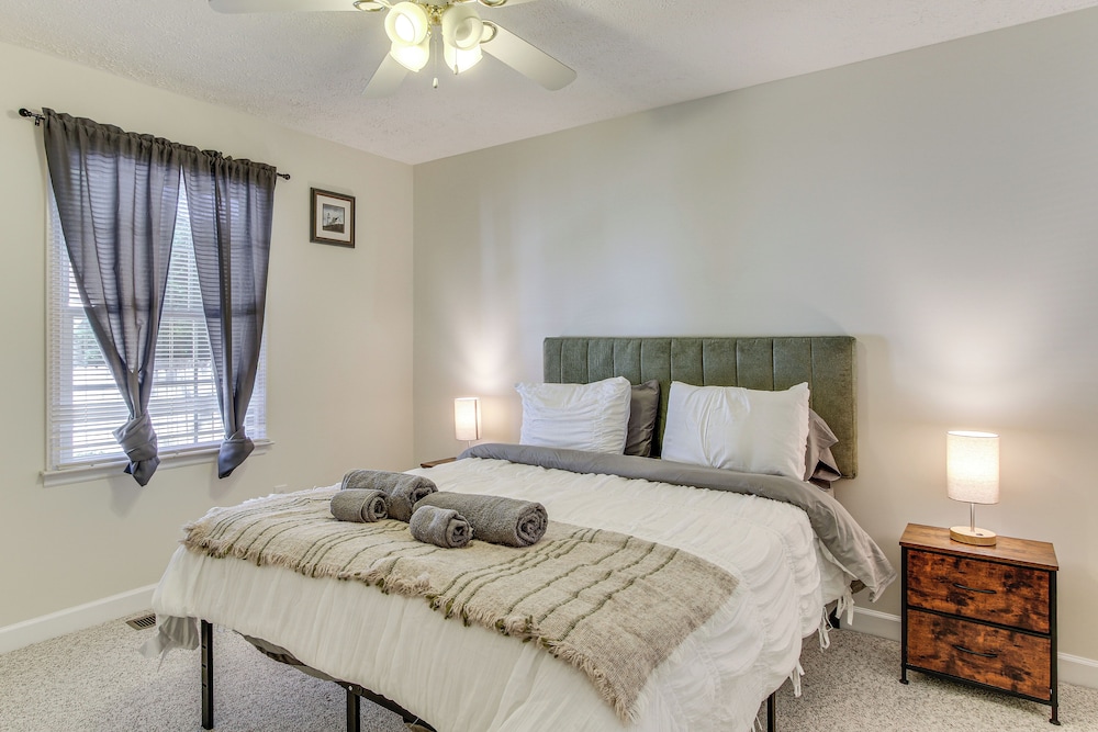 3 Mi to Hopelands Gardens: Family Aiken Home!