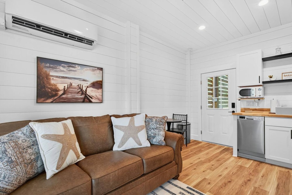 New Listing Luxury House 5 Min Walk to Beach