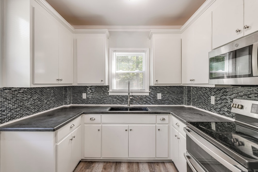 11 Mi to Fort Lee: 30-acre Retreat w/ Scenic Views