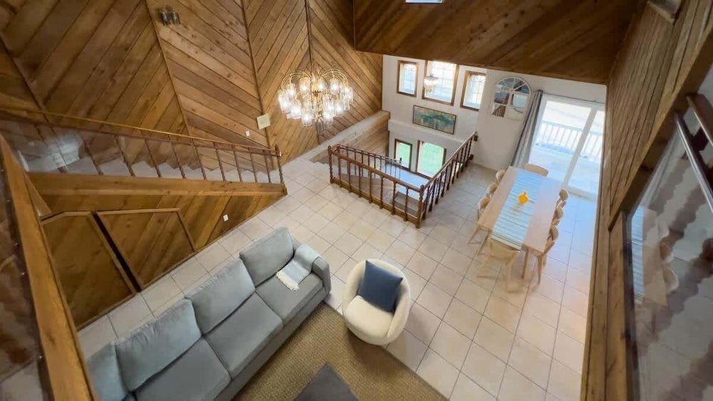 Fun Retro Island Vibe Sleeps 17 Beach 1 Block 4 Bedroom Home