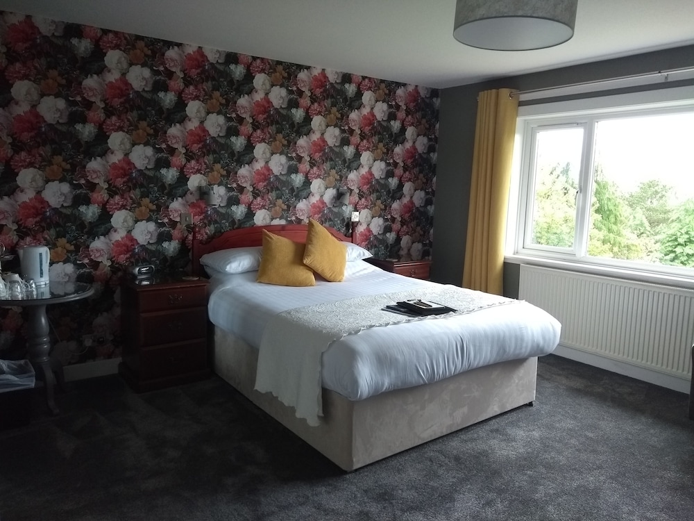 Braeburn Guest House / B&B