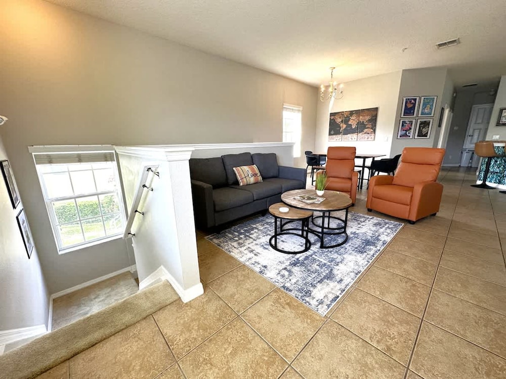 Very Near Disney 3 Bd Condo Walmart 1 min Away