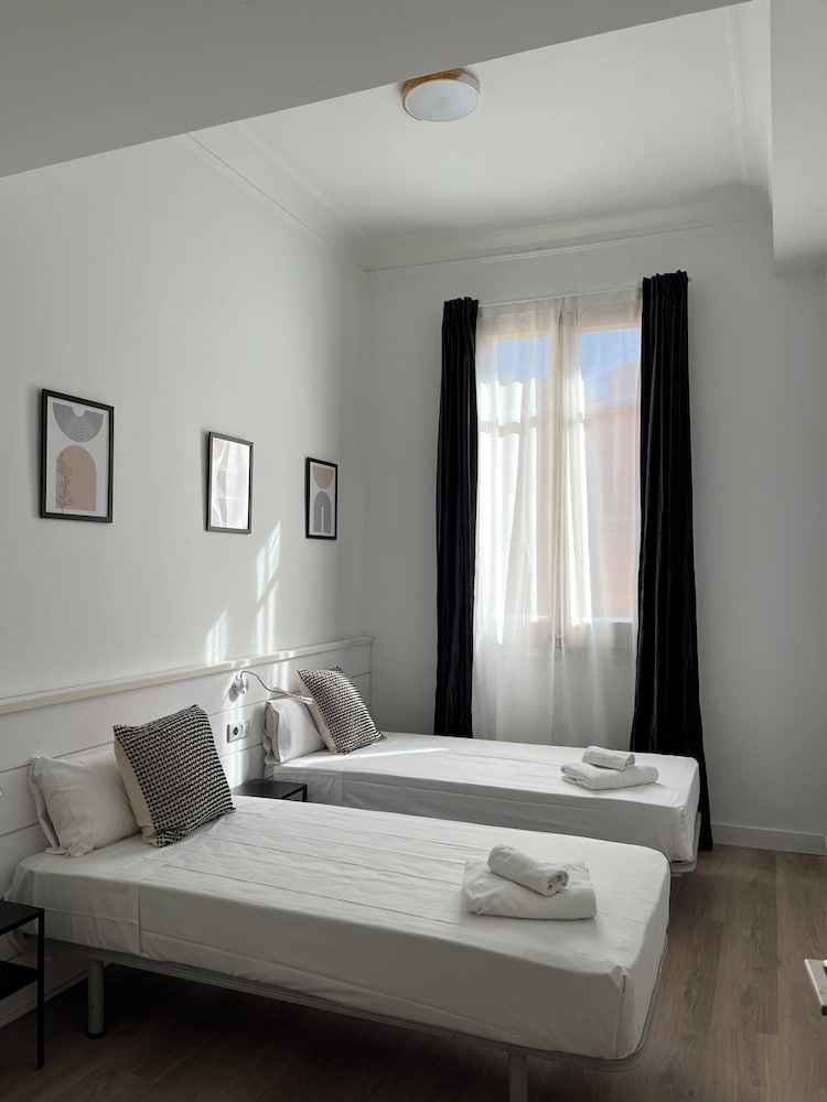 Apartamentos Express by gaiarooms