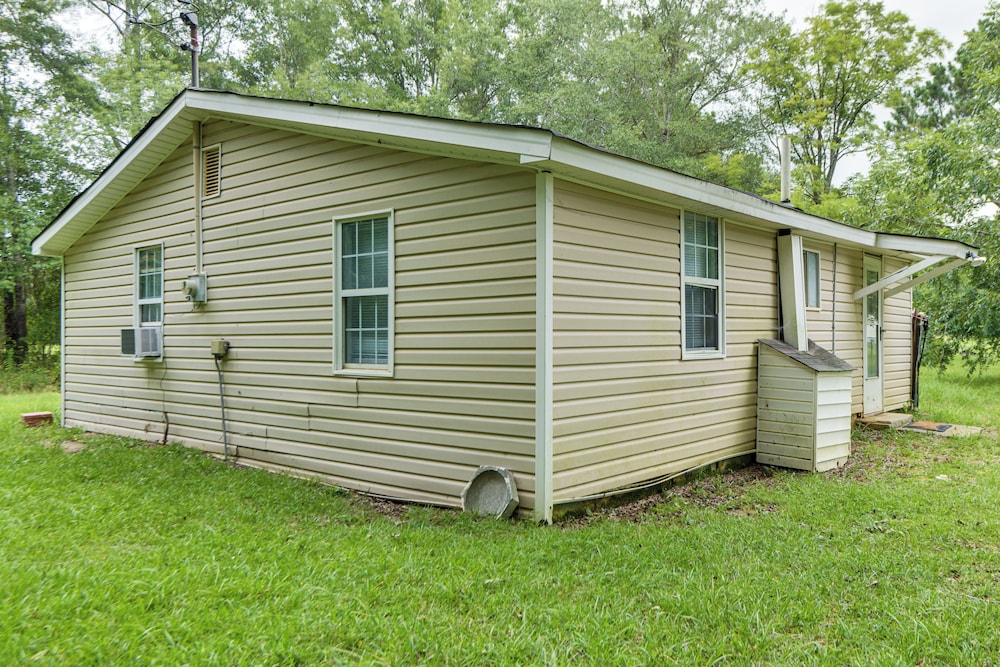 6 Mi to Museum of Aviation: Rural Kathleen Home