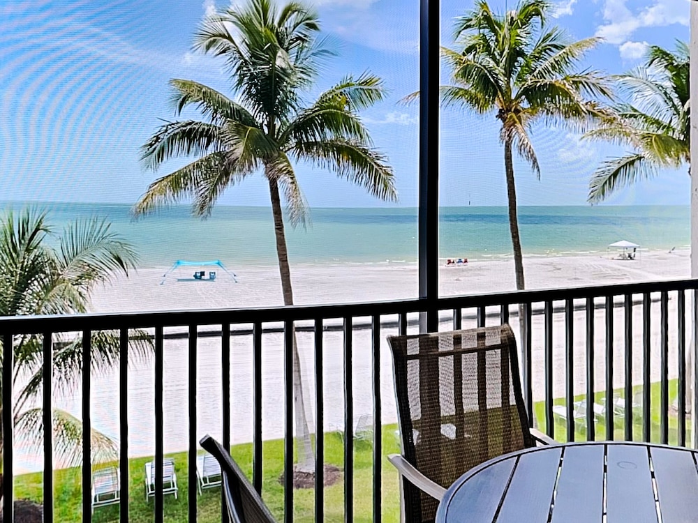 Seaside 2 by Distinctive Beach Rentals