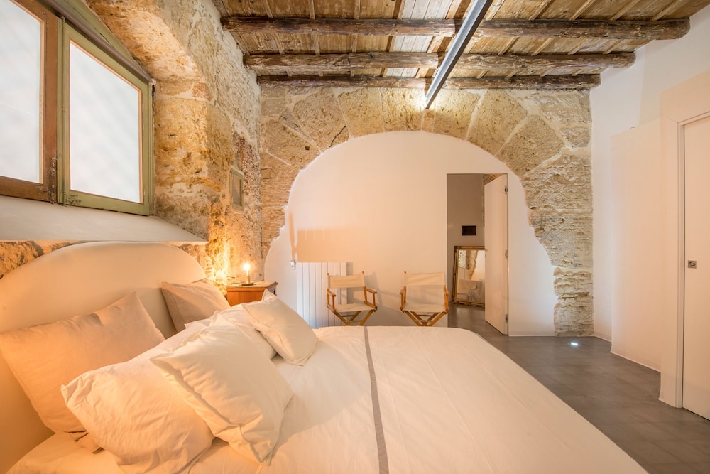 Stylish Home in Front of Casa Professa