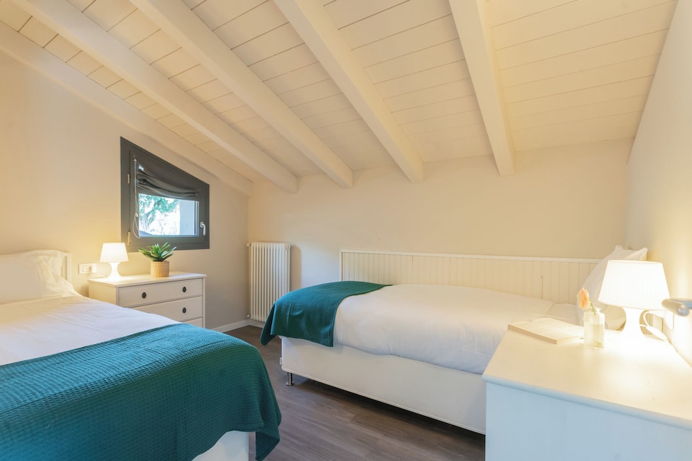 Mulino Vista Lake by Rent all Como