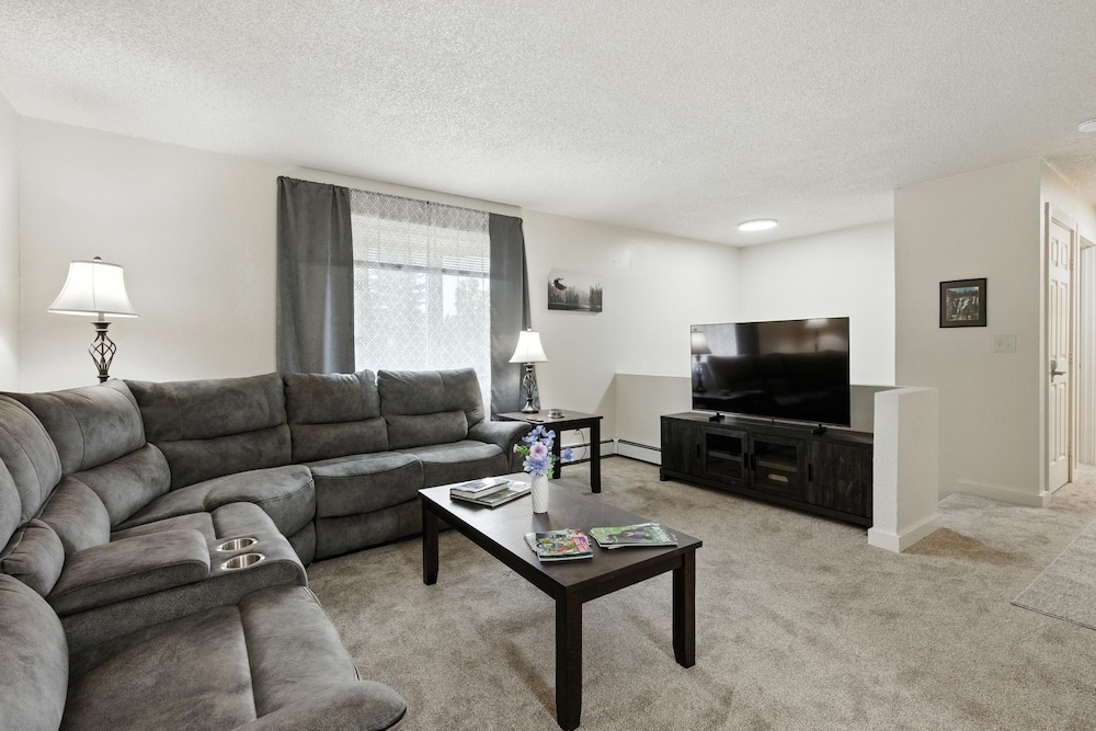 Anchorage 5br Retreat Hikes, City & Comfort 5 Bedroom Home