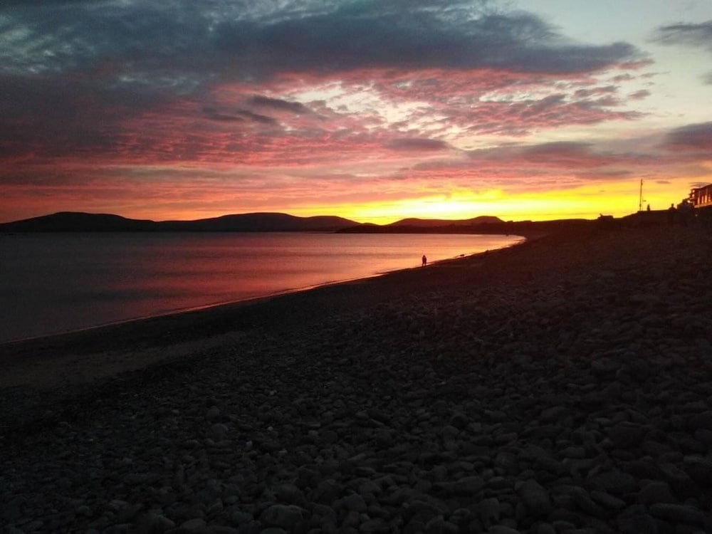 Coastal Kerry Hideaway - Sleeps 6 & Free Parking