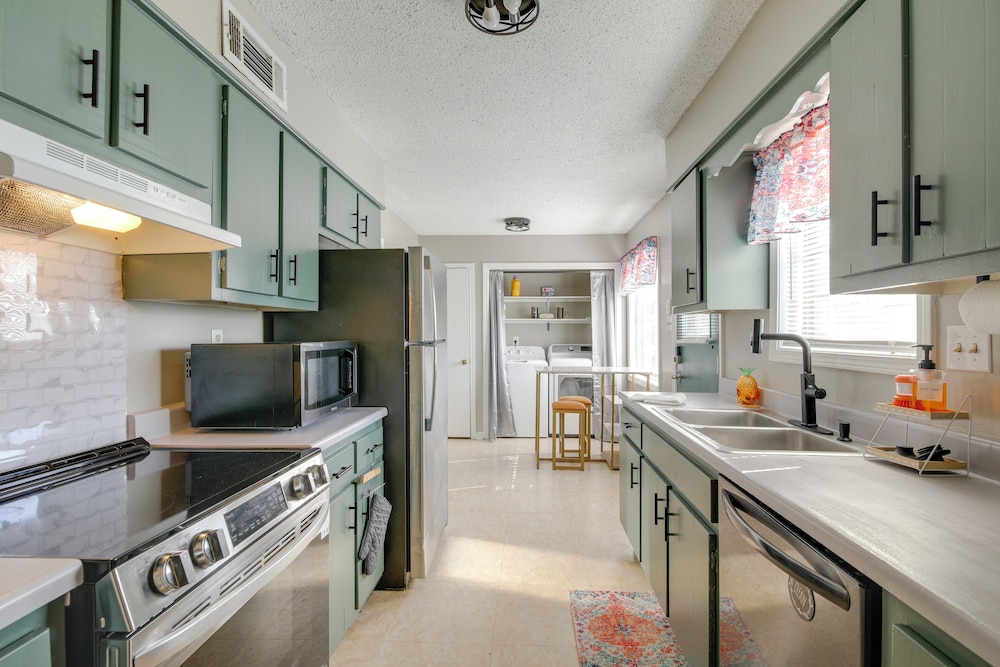 4 Mi to Shelby Farms Park: Memphis Home w/ Patio!