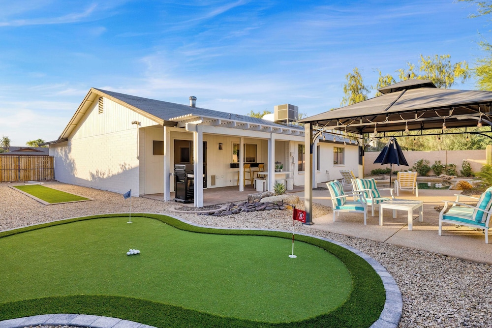 Sol Vista Private Oasis w/ Pool, Putting Green, and Prime Location