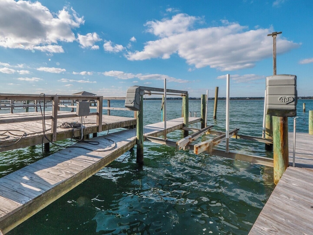 Nicholson Oaks by Topsail Realty