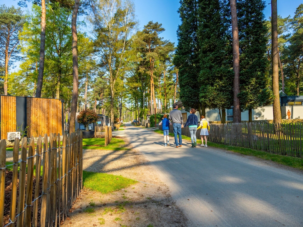 Tent Lodge With Bathroom 16 km From Maastricht