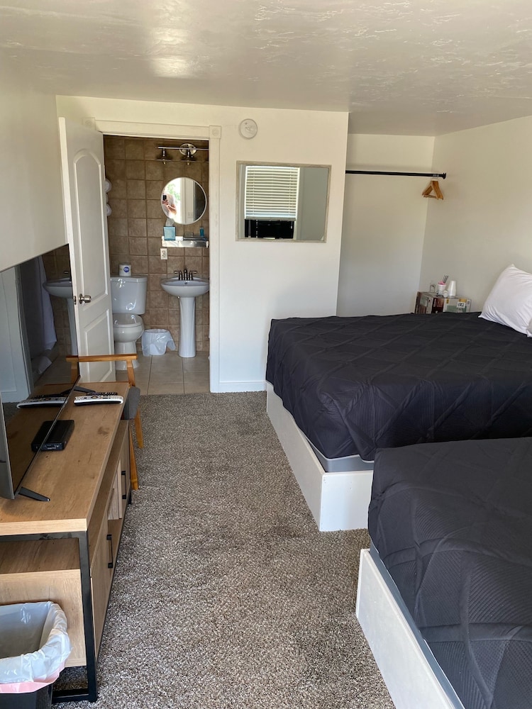 Brownings Motel